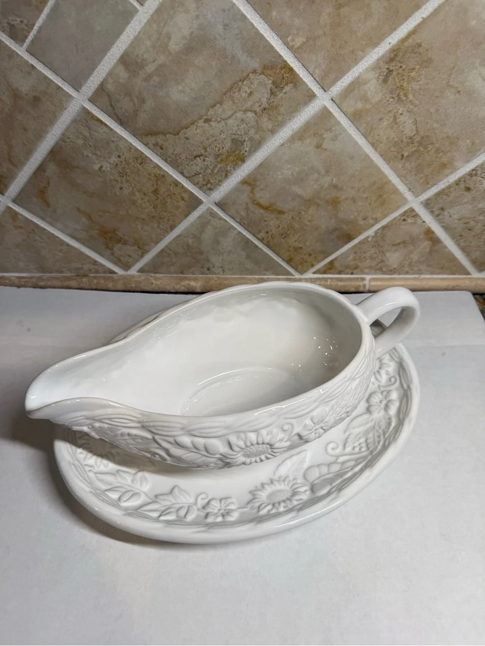 Cooks Club Whitehall Portugal Ceramic Gravy Boat And Platter Decorative White